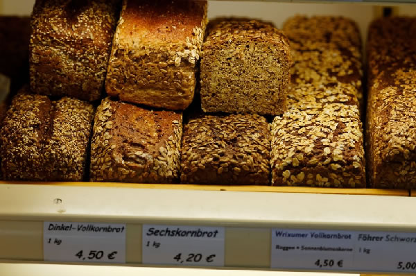 Hofladen Bauernhof Kitz in Friedrichsdorf: Brot und Brötchen aus eigener Herstellung